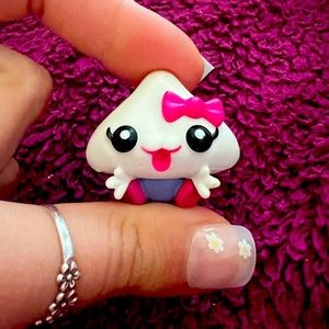 white moshi monster with bow collectible